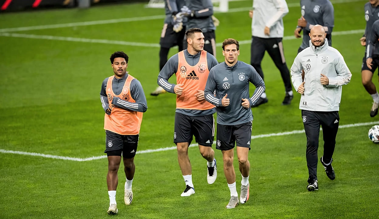 关于里尔发布备战花絮；今夜状态回暖；欧联任务艰巨；资深球员宣示担当的信息